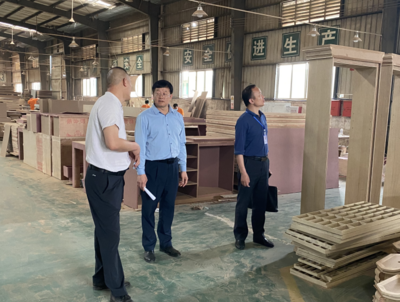 清遠(yuǎn)高新區(qū)“五一”節(jié)前安全生產(chǎn)（消防安全）大行動(dòng) 聚焦建筑裝飾材料生產(chǎn)領(lǐng)域，筑牢安全防線